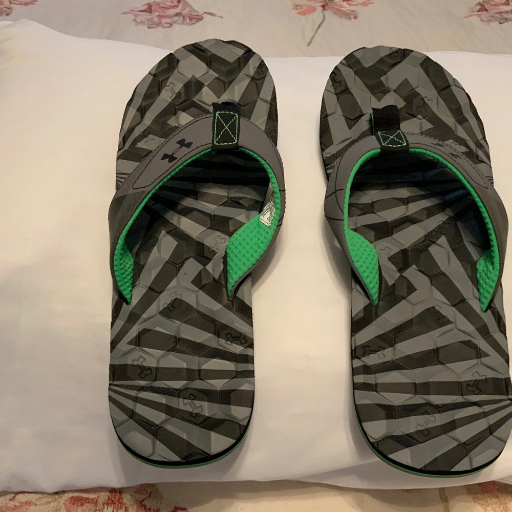 Mens Under Armour Flip Flops size 12